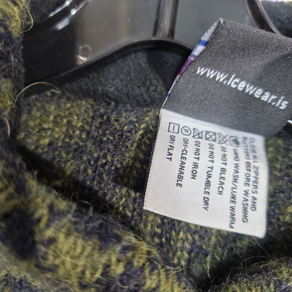 Icewear ASA Icelandic wool geometric Poncho - Picture 9 of 12
